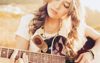 Girl-with-guitar-15